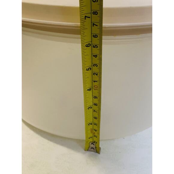 Rubbermaid Vintage Round Large Servin' Saver CAKE Keeper Container & Beige Base - Picture 7 of 7